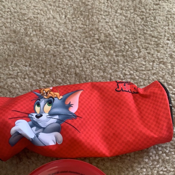 4/$20 with $5.95 shipping mix and match! Limited Edition Tom and Jerry bundle! - Picture 2 of 6